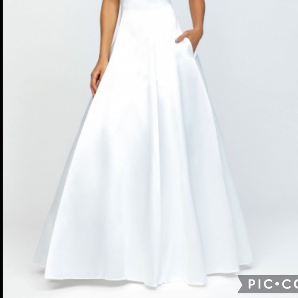 Monique Lhuillier strapless fit and flare gown - Picture 3 of 4